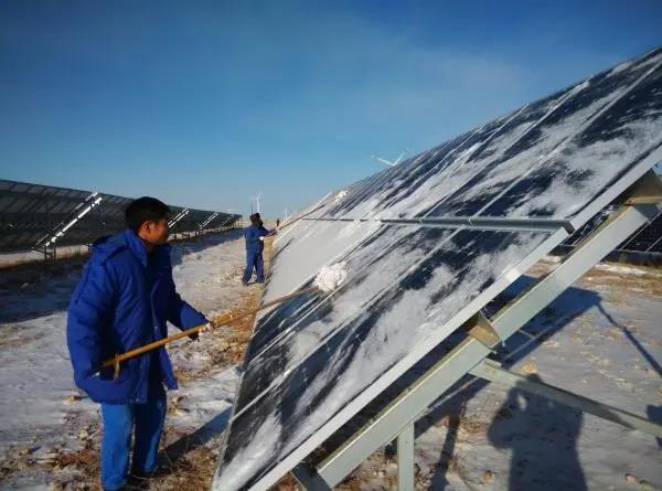 Kako vzdrževati fotovoltaične sisteme za proizvodnjo električne energije pozimi?